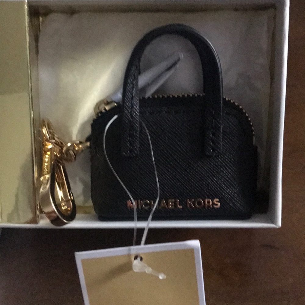 New with tag Michael Kors Key Chain /Change Purse